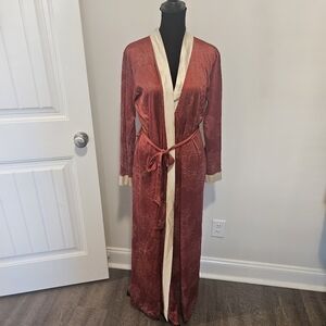 Tom Bezduda 1970s BARAD & CO Vintage Robe Burgandy Floral Ivory Border USA Made